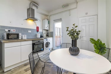 4 bed house, Bridlington Street, Bobbers Mill, Nottingham, NG75BG - Image 2